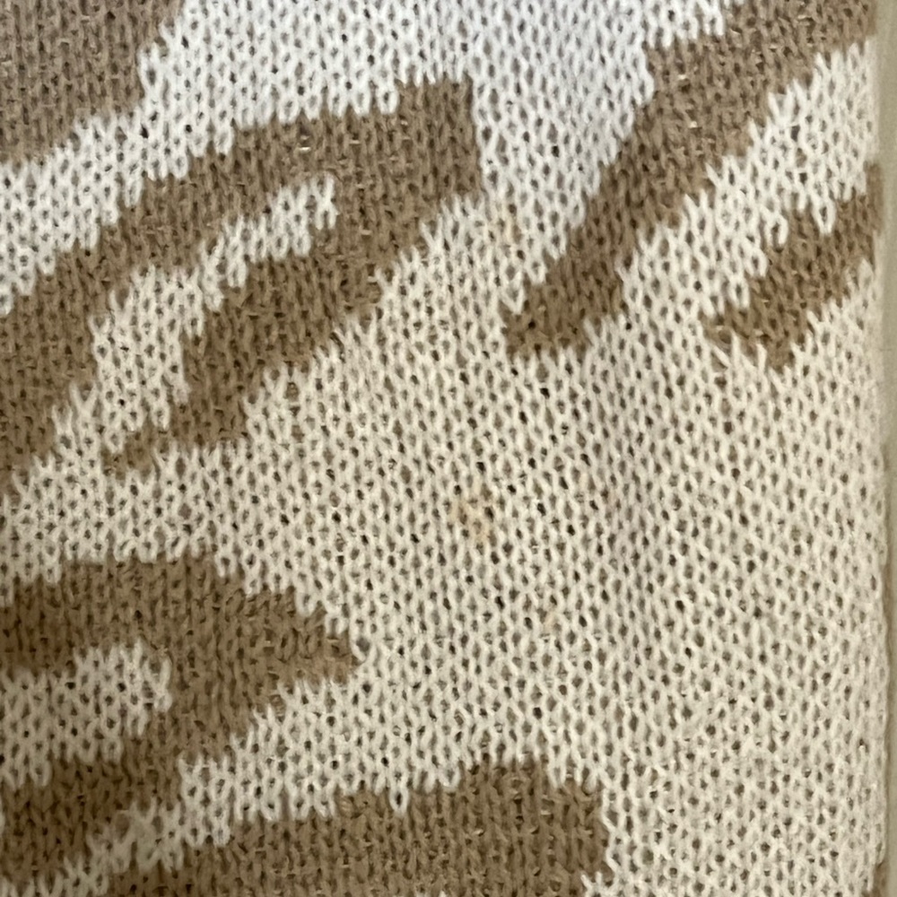 Vestidos•Cream & White Leopard Long Sleeve Sweater - Picture 7 of 13
